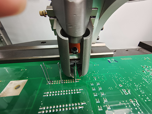 桌面式自动剪脚机